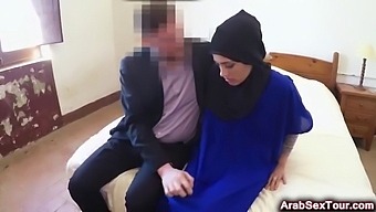 Аматьорска Гей Двойка Се Чука Трудно В Хотелската Стая