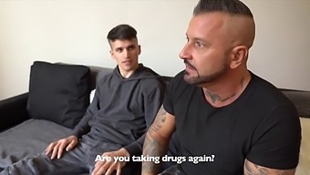 Тийнейджърите Получават Дисциплина С Голям Член И Пляскане
