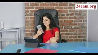 Индийската Леля Надя Али Става Непослушна С Възрастен Мъж