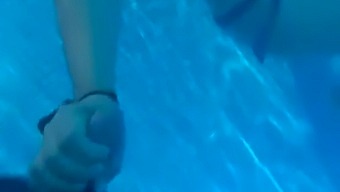 Parte 2 Della Mia Calda Esperienza Di Sesso A Bordo Piscina Con La Mia Ragazza