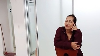 Ibu Tiri Latina Mengganggu Panggilan Telefon Kekasihnya Dan Menjadi Intim