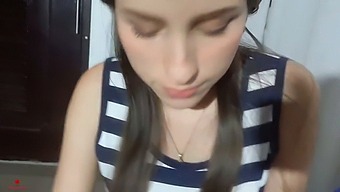 Моя Сестра Делает Мне Минет, Пока Мы Вместе Выходим.