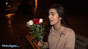 Aaeysha Се Наслаждава На Романтичен Свети Валентин С Ерик Евърхард В Хотелска Стая