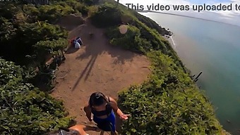Jedinečný Pracovný Deň, Ktorý Vytvára Materiál Pre Dospelých!